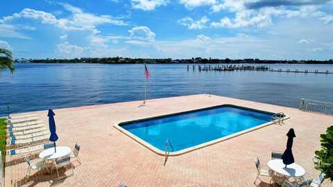 1810 New Palm Way, Boynton Beach, FL 33435
