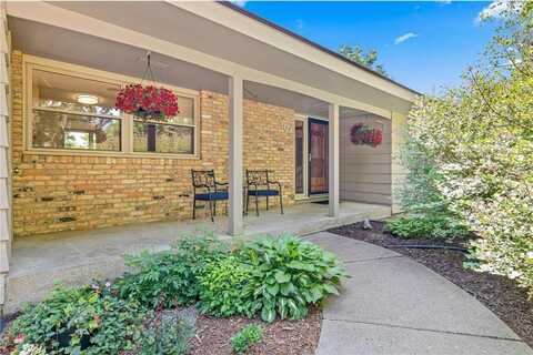 5501 Holiday Road, Minnetonka, MN 55345