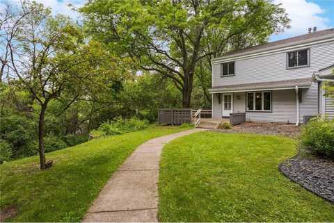 4854 Grenwich Trail N, Oakdale, MN 55128