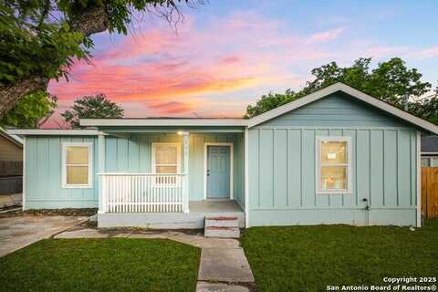 559 W Nacogdoches St, New Braunfels, TX 78130