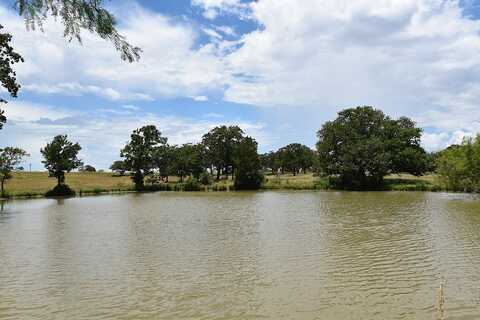 665 County Road 286, Flatonia, TX 78941