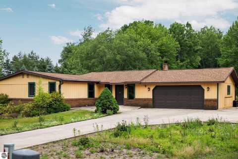 6239 Lancaster Lane, Cadillac, MI 49601