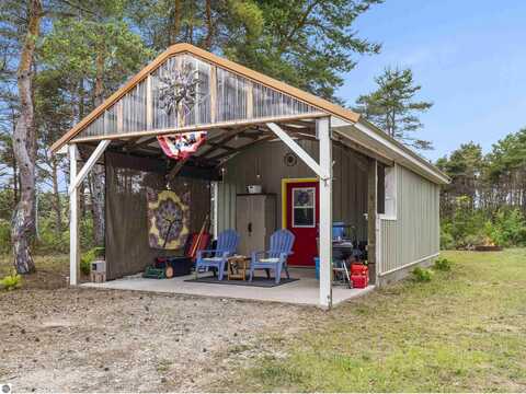1154 Railroad Trail, Beulah, MI 49617