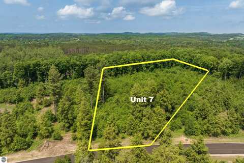 8852 Hemlock Hill Drive, Traverse City, MI 49685