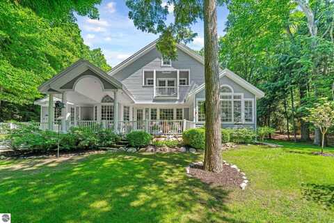 3155 N Country Club Commons, Leland, MI 49654