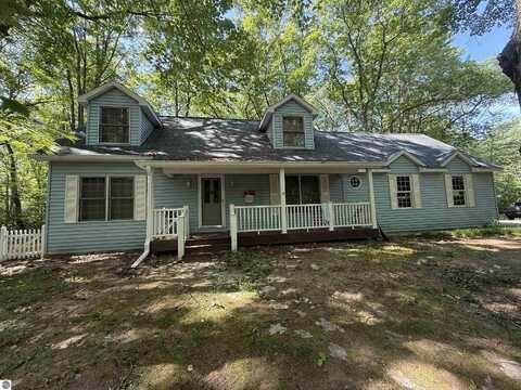 9463 Cunningham Lane, Traverse City, MI 49685