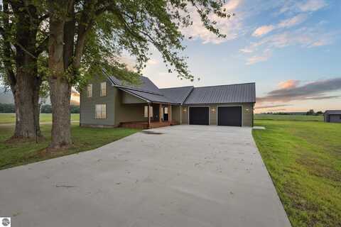 4798 N Loomis Road, Mount Pleasant, MI 48858