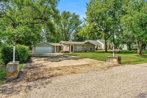 6335 SW 11th ST, Topeka, KS 66615