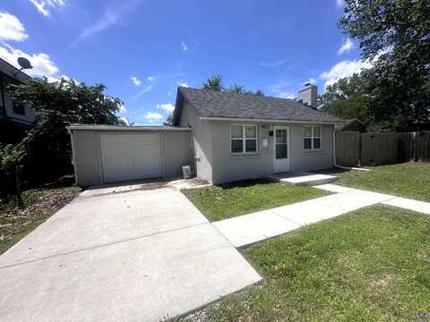 4823 SW 17th ST, Topeka, KS 66604