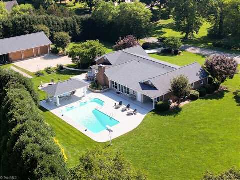 121 Fescue Drive, Bermuda Run, NC 27006