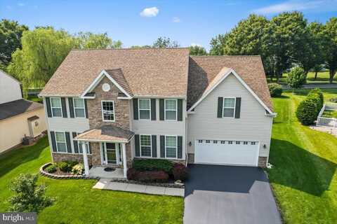 211 WHITE OAK CIRCLE, LEBANON, PA 17042