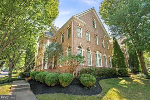 10111 BALLYNAHOWN CIRCLE, FAIRFAX, VA 22030