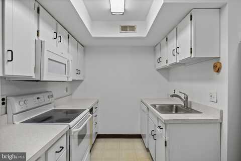115 E KINGS HIGHWAY, MAPLE SHADE, NJ 08052
