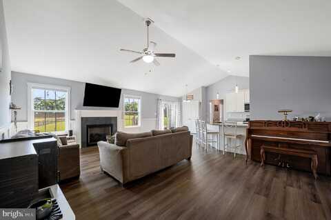 215 NAPLES WAY, CHARLES TOWN, WV 25414