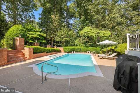 933 WOBURN COURT, MCLEAN, VA 22102