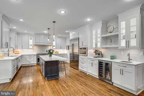 9118 BELLS MILL ROAD, POTOMAC, MD 20854
