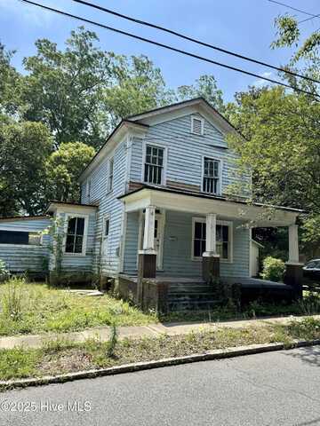 207 N Pierce Street, Washington, NC 27889