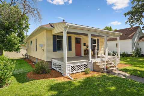 620 Woodlawn Avenue, Traer, IA 50675