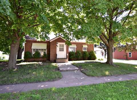 105 1st St. N., Hazleton, IA 50641