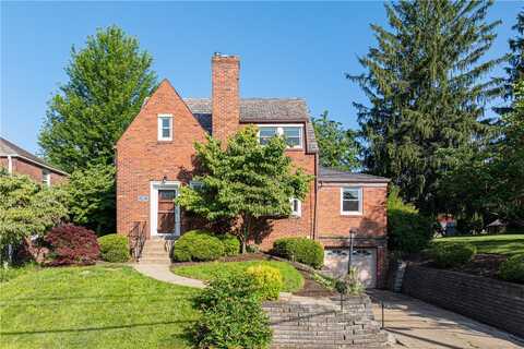 9 Pocono Dr, Greentree, PA 15220