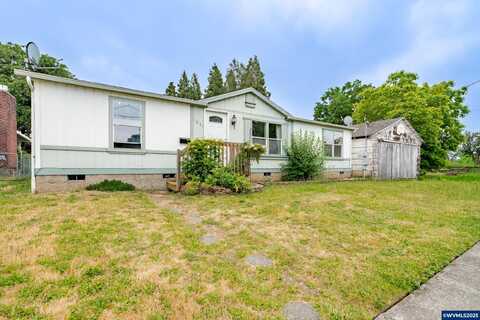 1041 Hiatt St, Lebanon, OR 97355