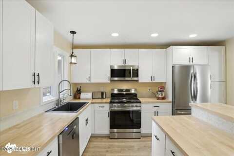 6622 Lakeway Drive, Anchorage, AK 99502