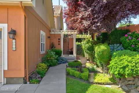 3610 Messina Dr, Yakima, WA 98902