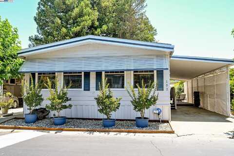 3231 Vineyard Ave., #102, Pleasanton, CA 94566