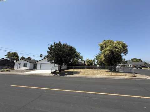 6519 6Th St, Riverbank, CA 95367