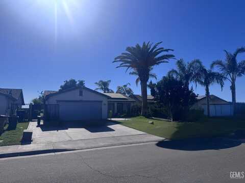7409 Cross Glade Street, Bakersfield, CA 93307