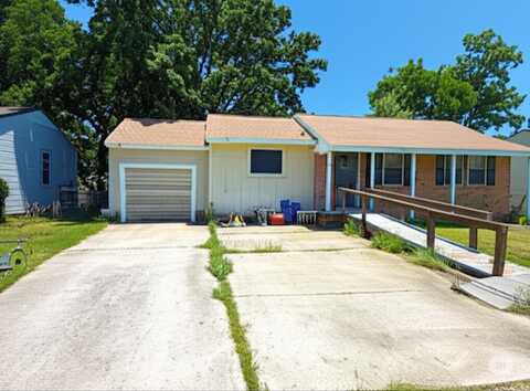 3100 Boyd Ave, Groves, TX 77619