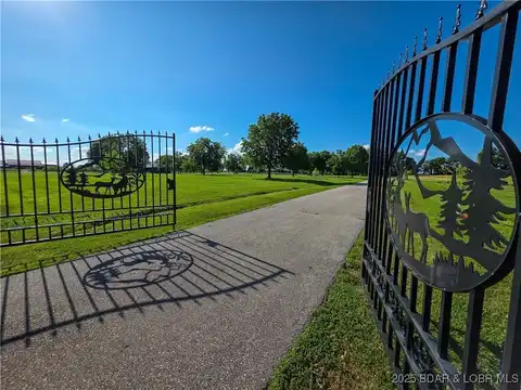 10663 HWY 52, Versailles, MO 65084