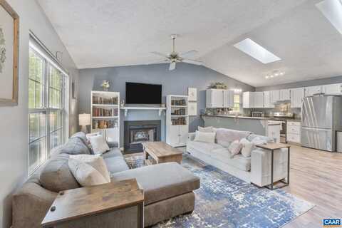 16 EAST POINT RD, PALMYRA, VA 22963