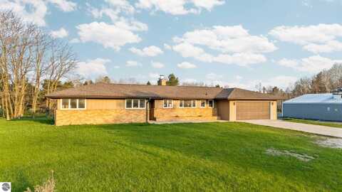 402 S DIVISION, BELLAIRE, MI 49615