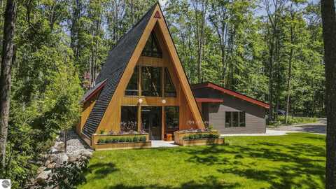 5277 TYROL LANE, HARBOR SPRINGS, MI 49740