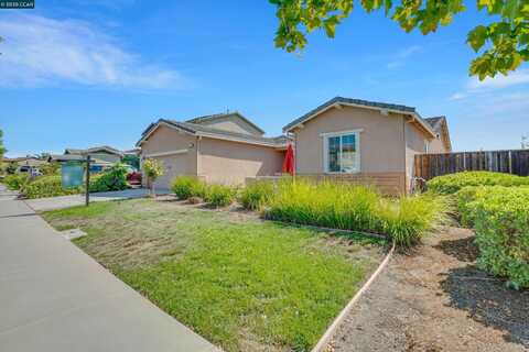 1030 Clear Lake Dr, Oakley, CA 94561