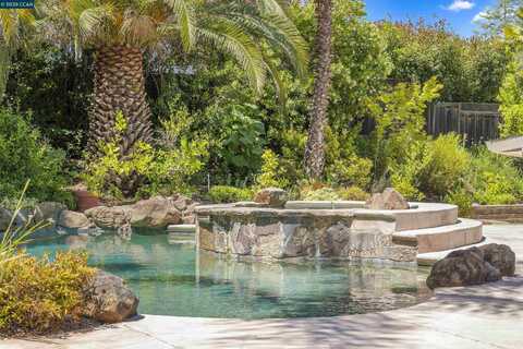 14 Dublin Ct, Pleasant Hill, CA 94523