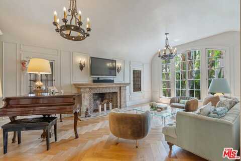 809 S Muirfield Rd, Los Angeles, CA 90005