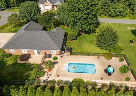 1958 Cameron Heights Circle, Denver, NC 28037