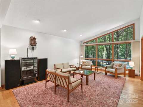 105 Sunningdale Drive, Flat Rock, NC 28731