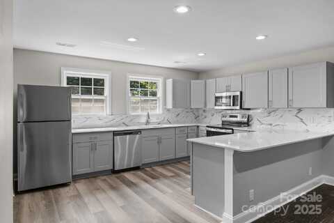 509 8th Avenue Extension, Cramerton, NC 28032
