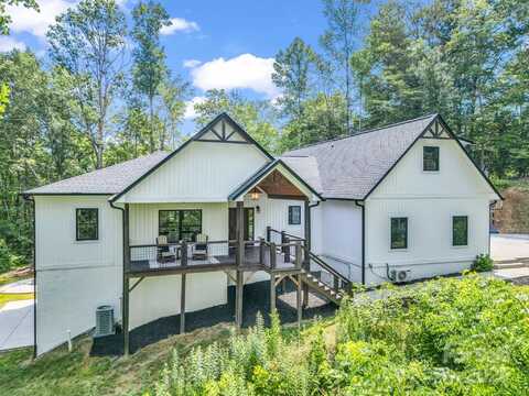 5717 Turnpike Road, Horse Shoe, NC 28742