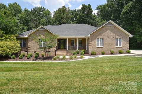 9117 Castle Garden Lane, Charlotte, NC 28215
