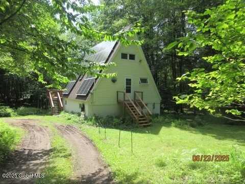 28 Pine Place, Hadley, NY 12835