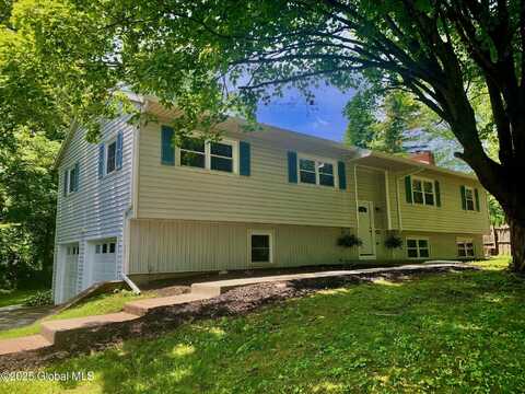 12 Heritage Lane, Clifton Park, NY 12065