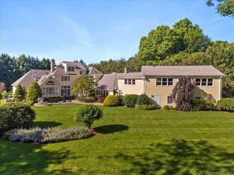 11 Bunker Hill Road, Woodbridge, CT 06525