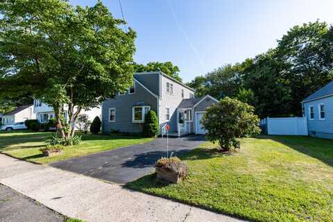 302 East Pasadena Place, Bridgeport, CT 06610