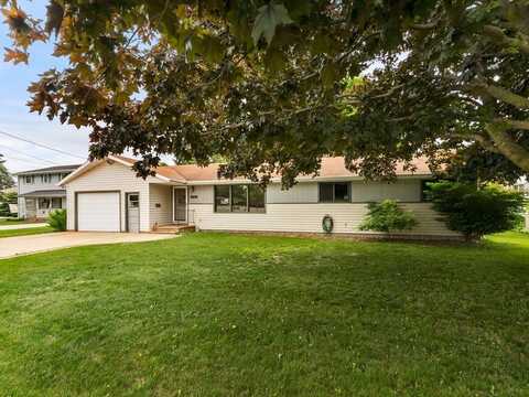 1753 Michigan St, Sturgeon Bay, WI 54235