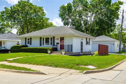 2536 E 41st Court, Des Moines, IA 50317