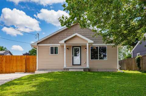 2211 E 38th Street, Des Moines, IA 50317